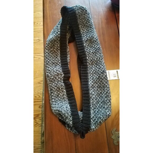 Merrell Chesham Infinity  Scarf  Ladies Black / Gray / White Knit  New /Tag - Picture 6 of 6